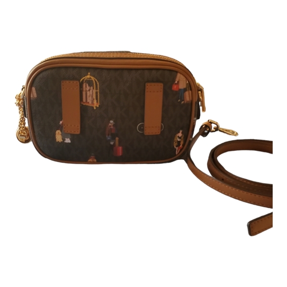 Michael Kors Jet Set Girls Convertible Belt Bag - Picture 2 of 3